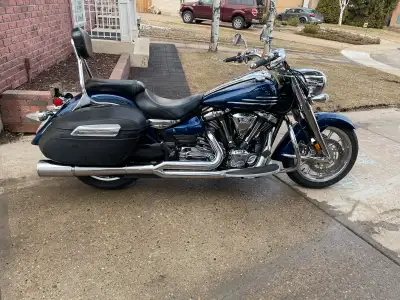 2010 Yamaha Roadliner S touring cruiser runs great retro styling Lots of chrome V twin 1900 cc engin...