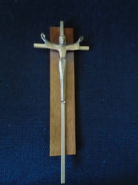 crucifix avec bois