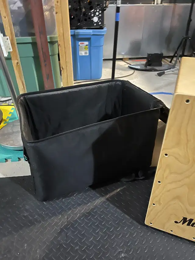 cajon moukey with case in Drums & Percussion in Laval / North Shore - Image 4