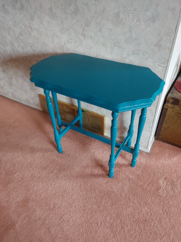 Antique hallway / console table in Coffee Tables in Edmonton - Image 2
