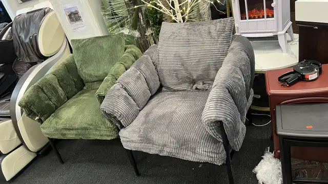 Accent Chair Reading Chair with Pillow Accent Armchair for Adult in Chairs & Recliners in Markham / York Region - Image 2