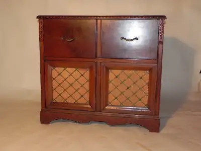 radio antique avec table-tournante, View more