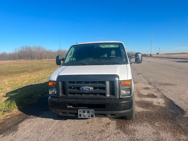 2014 Ford Econoline E-250 cargo van601862498032046083