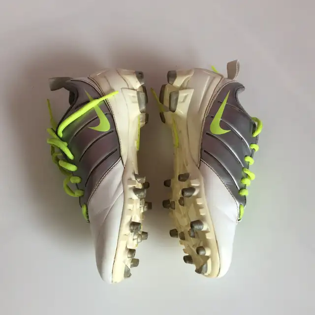 Soccer shoes size 8 kids. in Kids & Youth in Mississauga / Peel Region - Image 2