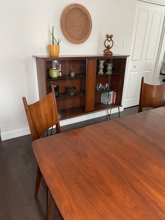 Stunning MCM Walnut Display Case/Sideboard/Bookcase Hutches & Display