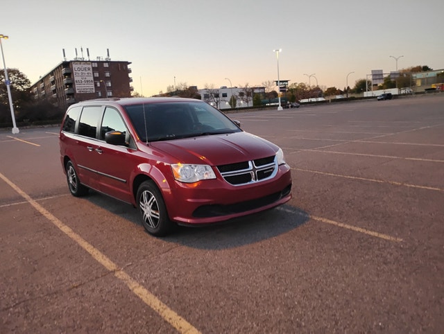 Camion Dodge Caravan 2016 — photo 2