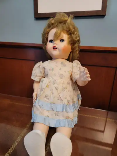 Antique doll from the 40s. This doll walks and has eyes that move.