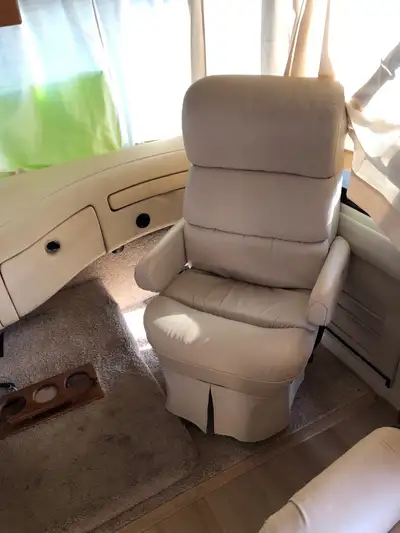2002 Allegro Bay RV, 36 ft, GMC 454 V8, 6 spd , new vinyl floor (waterproof/scratch proof) , new pro...