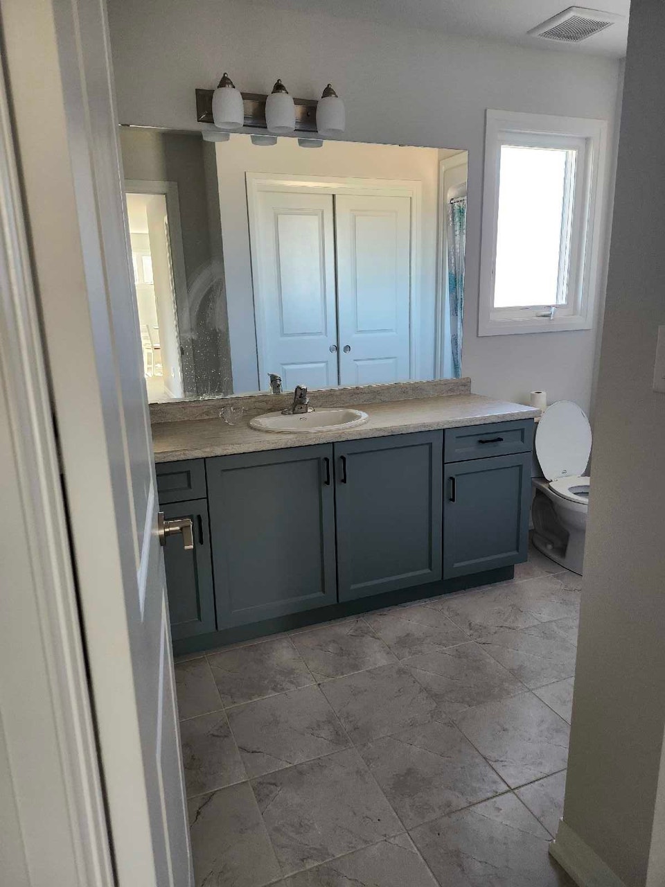 Nice Room Walking-in closet Utilities incl for Rent Fort 5
