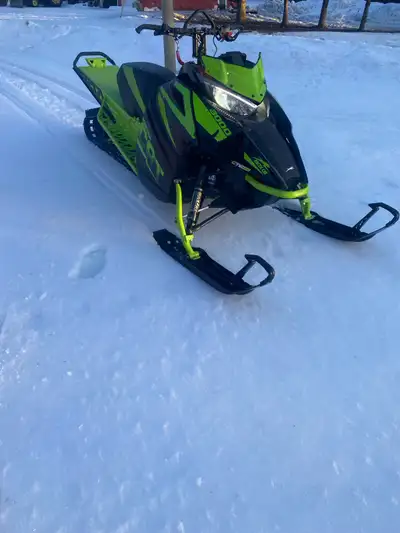2018 arctic cat M8000 with electric start 154 3in paddle none missing or ripped. 2172km not miles. O...