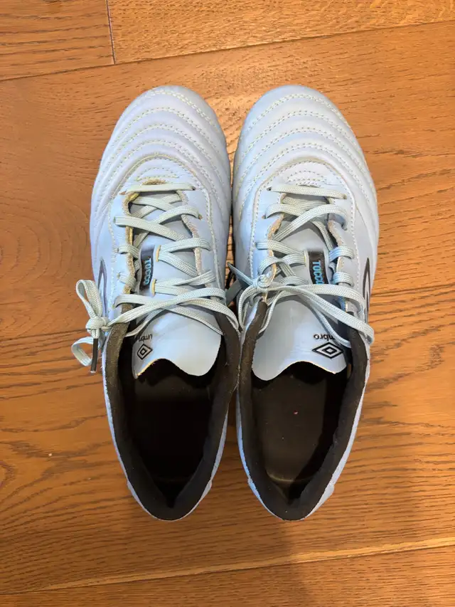 Boys Size 8 Umbro Soccer Cleats