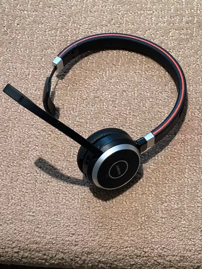 I am offering a used Jabra Evolve 65 mono wireless headset with charger and case. PLEASE READ CAREFU...