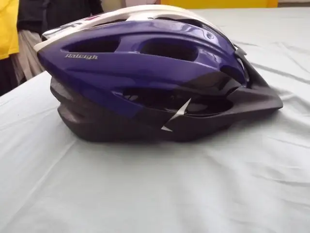 2YOUTHS-TEENS ICE HOCKEY HELMETS+FUL CAGE PROTECTION BAUER BUNDL in Hockey in City of Toronto - Image 10