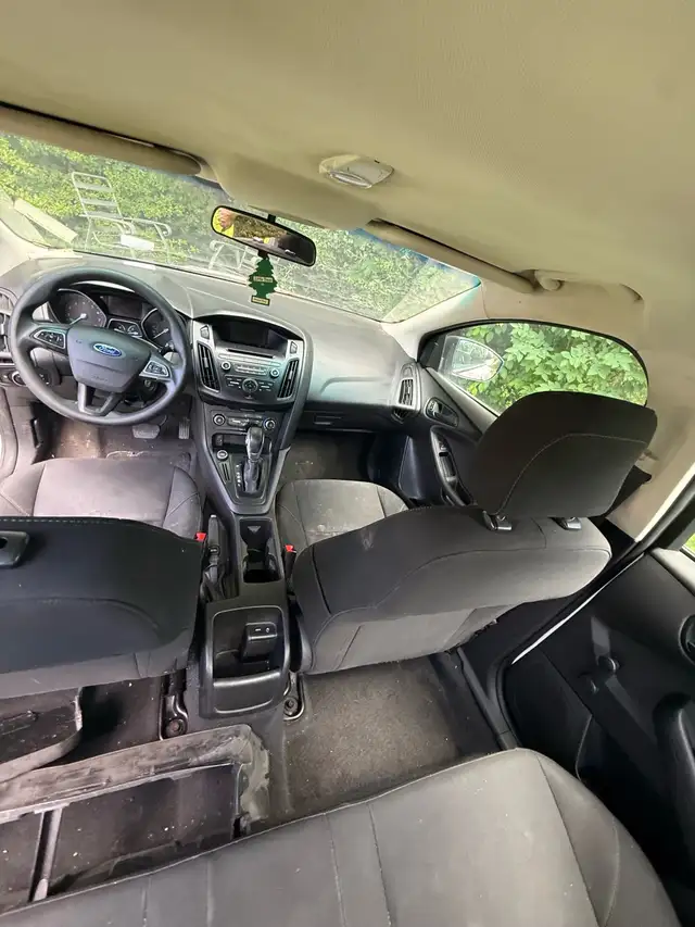 2015 Ford focus-As is564717193234360325