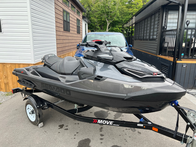 2022 Seadoo RXT-X ** FULLY Loaded.. Trailer, Wake tower & Tubes* in Powerboats & Motorboats in Hamilton - Image 3