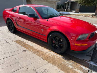 2007 Mustang V8 5 speed excellent condition 