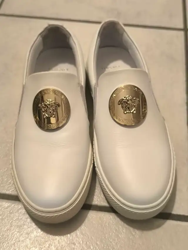 Versace Size 35 Medusa Shoes Sneakers Loafers kicks in Men's Shoes in Markham / York Region - Image 2