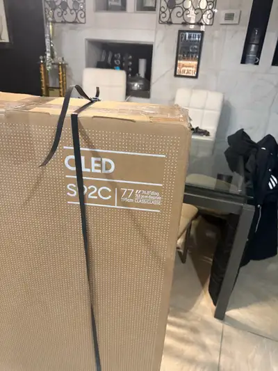 77” OLED. brand new television $4000 TV worth asking 1800