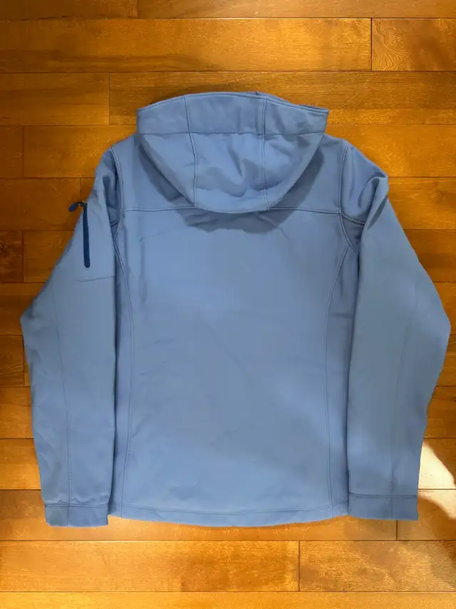 Women’s Soft Shell Jacket in Women's - Tops & Outerwear in Calgary - Image 3