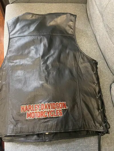 Men’s large Harley Davidson leather vest  In very good condition, View more