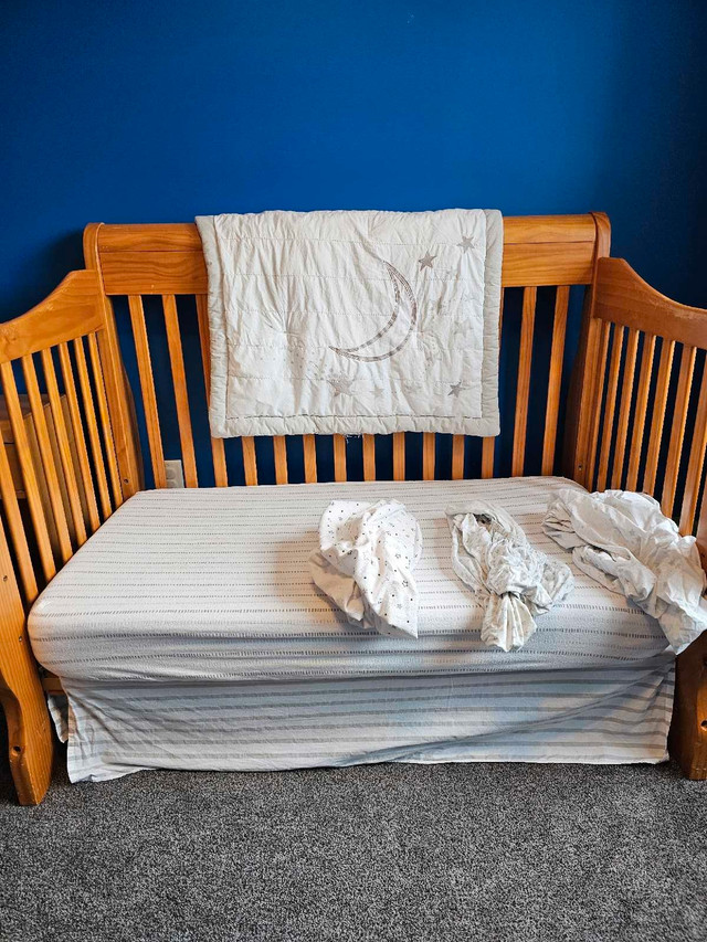 crib and mattress  in Cribs in Edmonton