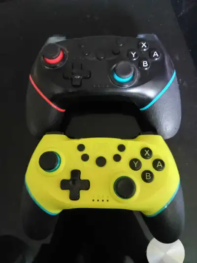 Lot de 2 Manettes Nintendo Switch, View more