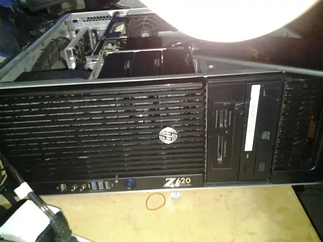 hp z620 2x e5-2670 v2  20 physical cores 40 logical cores 128 gi in Other in City of Montréal - Image 2