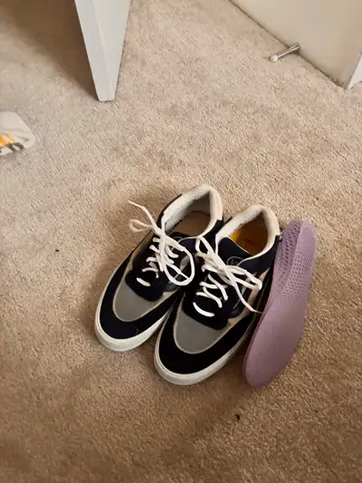 Step up your shoe game with these used Vans Dime sneakers, perfect for skateboarding or casual wear!...