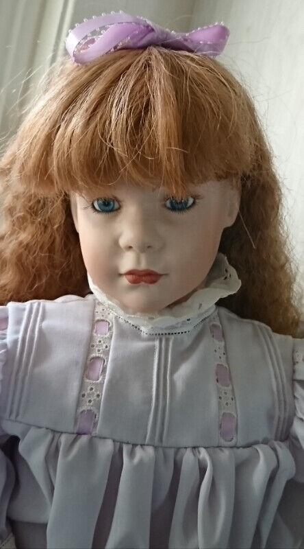 Vintage  Beautiful Porcelain Doll Light Purple Dress  Long Hair in Arts & Collectibles in Oshawa / Durham Region - Image 2