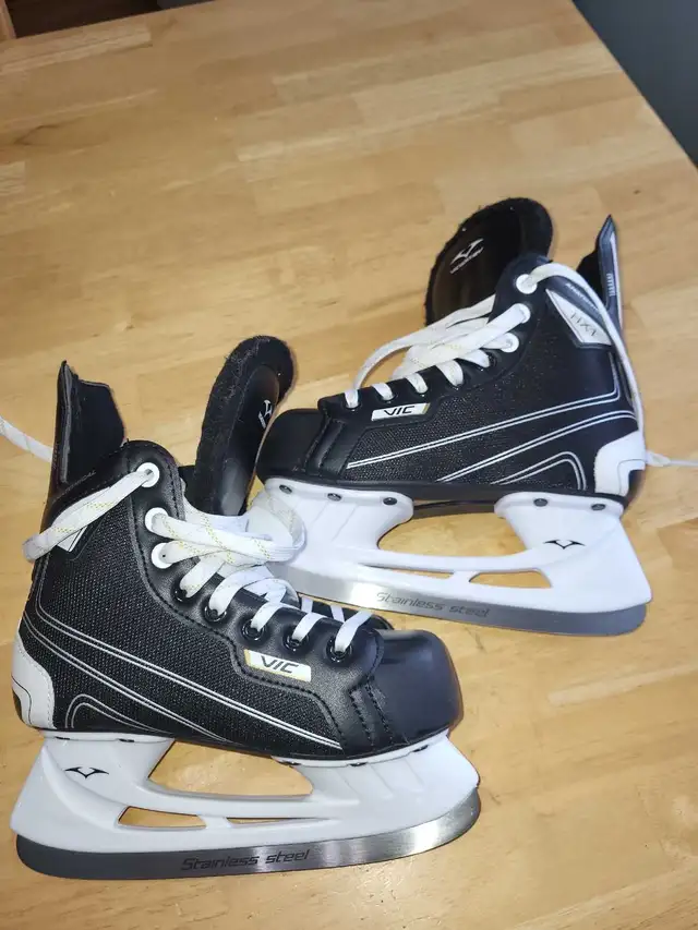 Hockey skates in Skates & Blades in Leamington - Image 2
