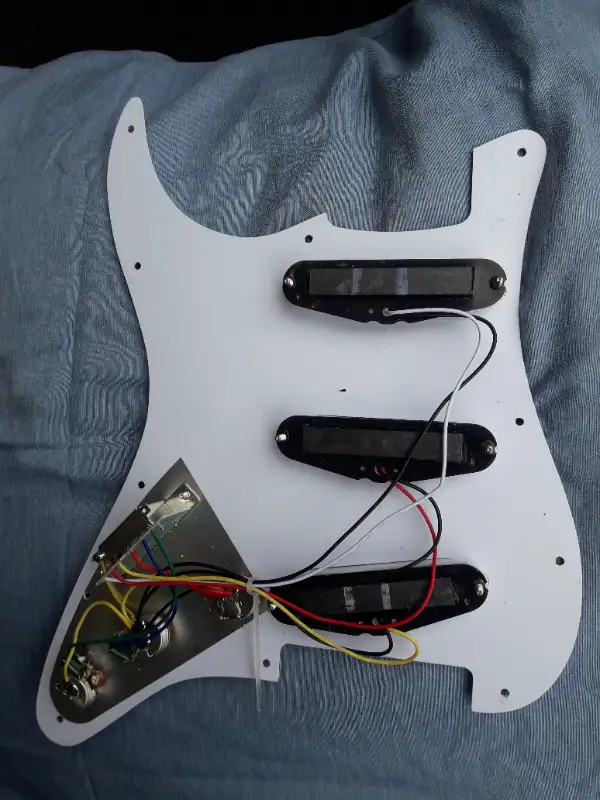 Fender Squire Affinity Stratocaster loaded Pickguard 3pickup in Other in City of Toronto - Image 3