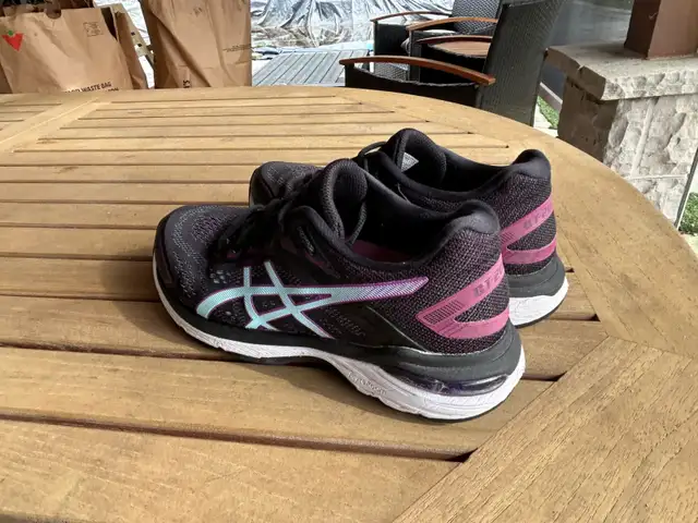 Women’s Size 6.5 Asics GT-2000 7 Running Shoes – Used in Women's - Shoes in Markham / York Region - Image 3