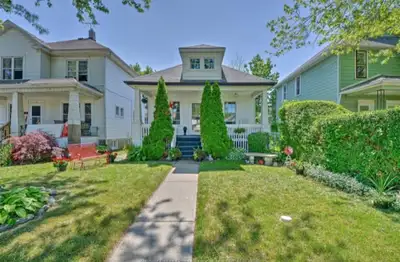 Room for rent in a 3 bedroom home. The house comes with in-house laundry, 1 shared bathroom, dining...