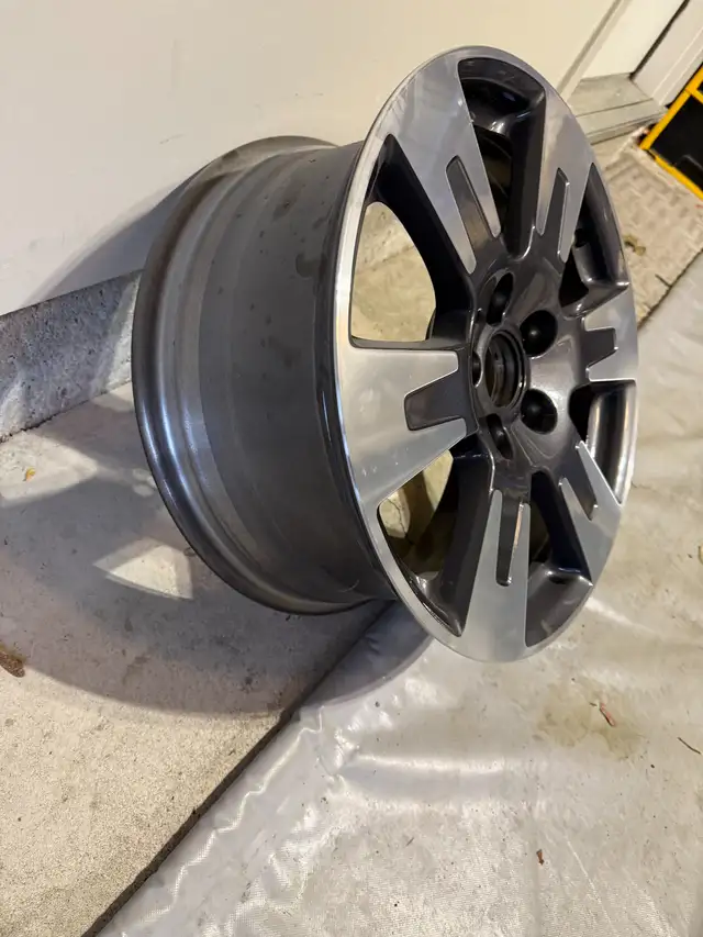 2019 Ridgeline aluminum alloy rim in Other Parts & Accessories in Guelph - Image 2
