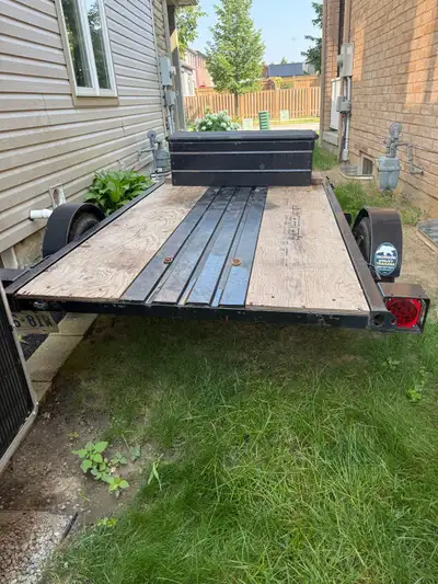 This Snow Bear utility trailer is a reliable and sturdy choice for all your hauling needs, featuring...