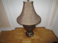lampe style espagnol avec abat-jour avec franche A1 ampoule inc