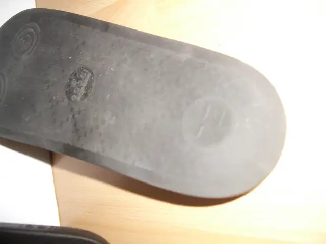 GG Gucci Pursuit 72 Slide Sandals #308234 size 10 US / 43-44 EU in Men's Shoes in City of Montréal - Image 8