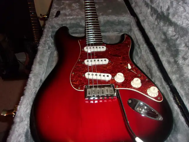 Squier standard stratocaster in Guitars in St. Catharines - Image 3