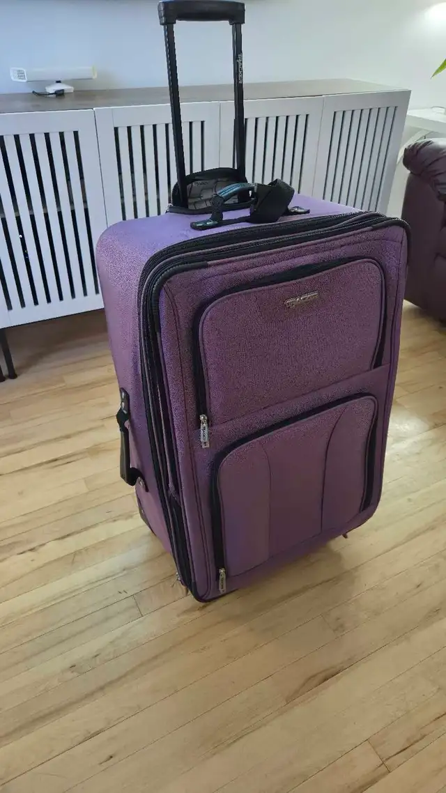 Tracker Luggage Set