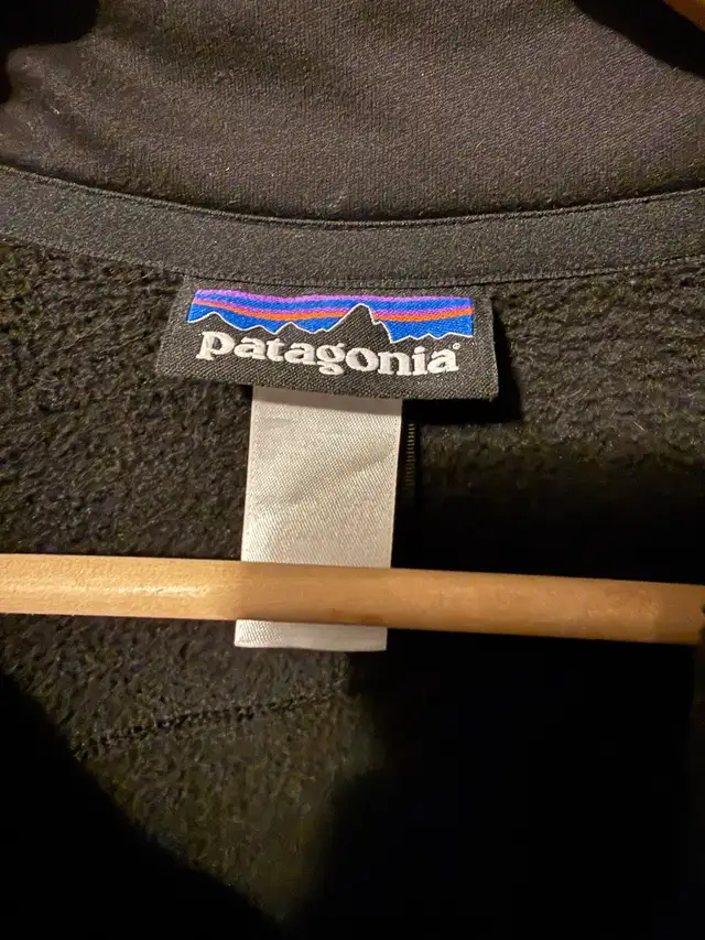 Patagonia Fleece Jacket in Women's - Tops & Outerwear in Calgary - Image 3