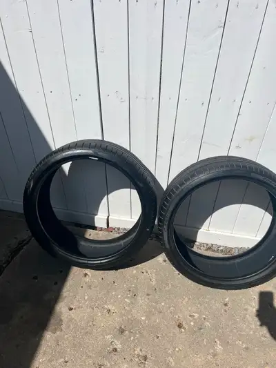 Brand new pirelli P zero Run on flats 225/35R 20 They were purchased for my wife’s car and did not f...
