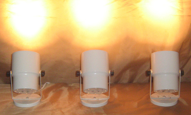 Modern White Enamel Metal Backlighting or Spotlight Lamps dans Éclairage intérieur et plafonniers  à Ville de Toronto - Image 3