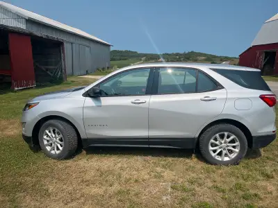 Silver Ice Metallic exterior Black and grey interior cloth seats AWD Electric start from key fob Eng...