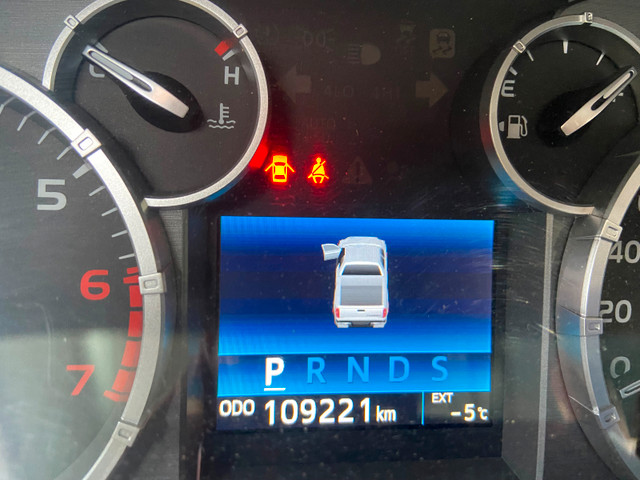 Sweet deal! 2015 Toyota Tundra TRD, 4X4 with lift, LOW KMS!! in Cars & Trucks in Edmonton - Image 4