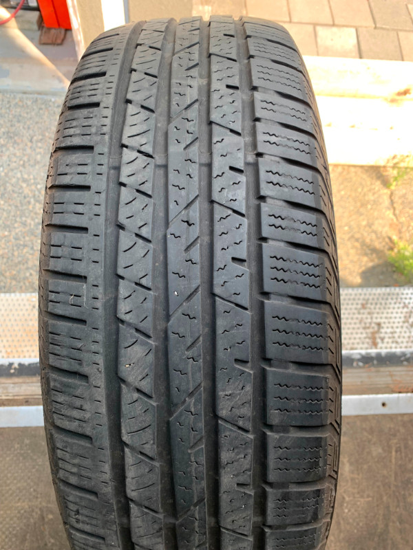 1 X single 225/65/17 Continental cross contact LX with 55% tread in Tires & Rims in Delta/Surrey/Langley