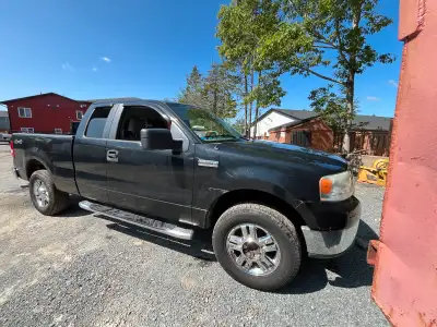 2007 Ford F150 XLT Runs and drives well 200,480 Kms Need a MVI Will need box wheels wells done