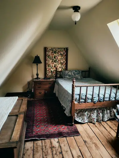 Lovely, quaint loft in Victorian, downtown home All utilities including internet provided Private ba...