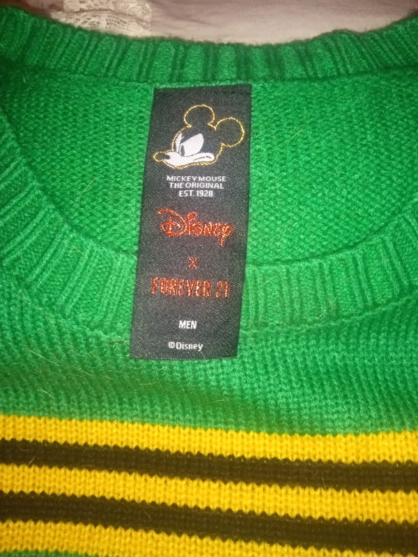 Sweater Disney size XL in Women's - Tops & Outerwear in Hamilton - Image 3