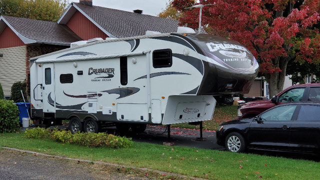 Fifthwheel CRUSADER 260 RLD, Édition Touring 2012, 29 pi 11 po in RVs & Motorhomes in Trois-Rivières - Image 2