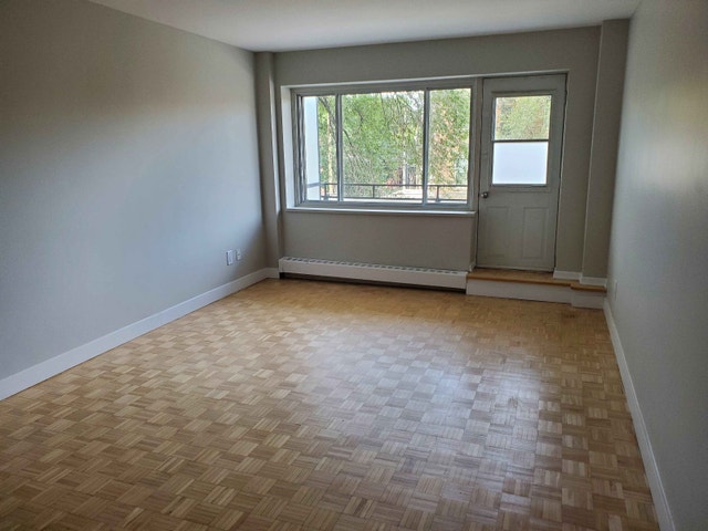 EN PLEIN COEUR DE VERDUN - grand 3 1/2 à deux pas du parc — photo 1